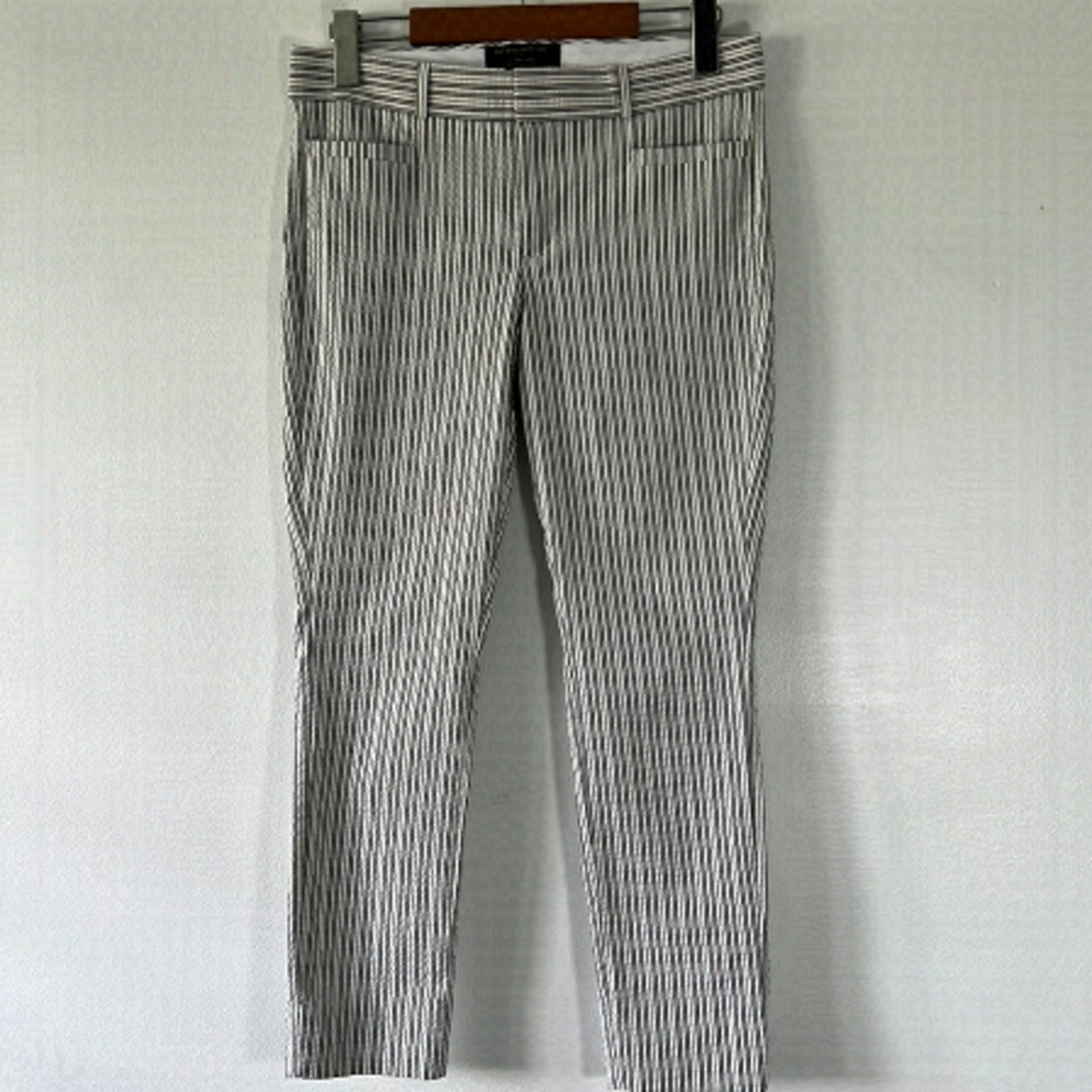 𝅺banana Republic Sloan Crop White with Grey Stripe